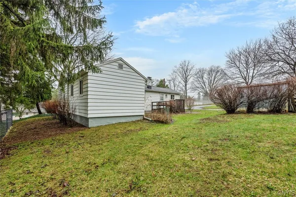 $299,900 | 110 Trent Lane, Camillus, NY 13031