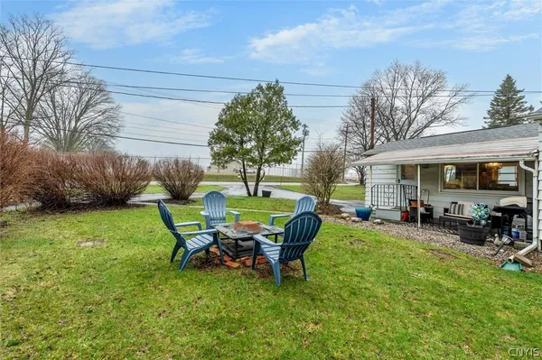 $299,900 | 110 Trent Lane, Camillus, NY 13031
