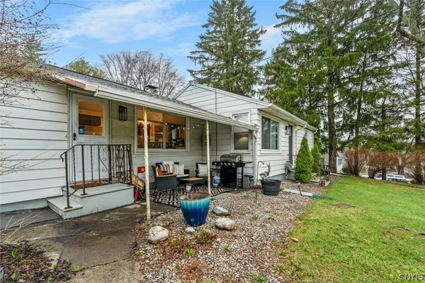 $299,900 | 110 Trent Lane, Camillus, NY 13031