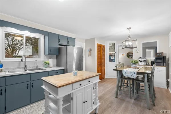 $299,900 | 110 Trent Lane, Camillus, NY 13031