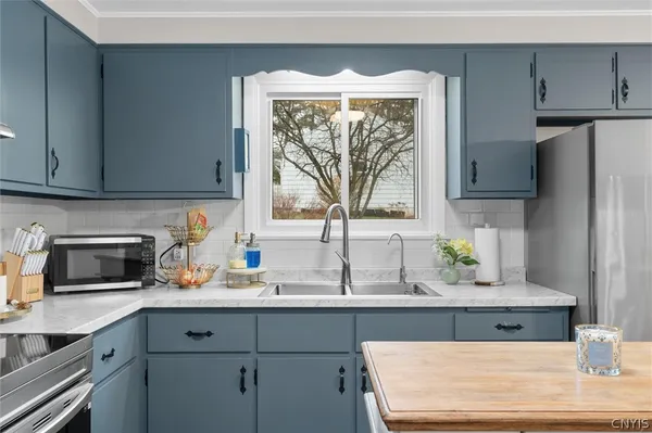 $299,900 | 110 Trent Lane, Camillus, NY 13031