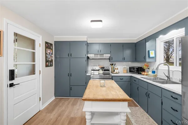 $299,900 | 110 Trent Lane, Camillus, NY 13031