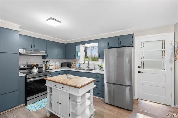 $299,900 | 110 Trent Lane, Camillus, NY 13031