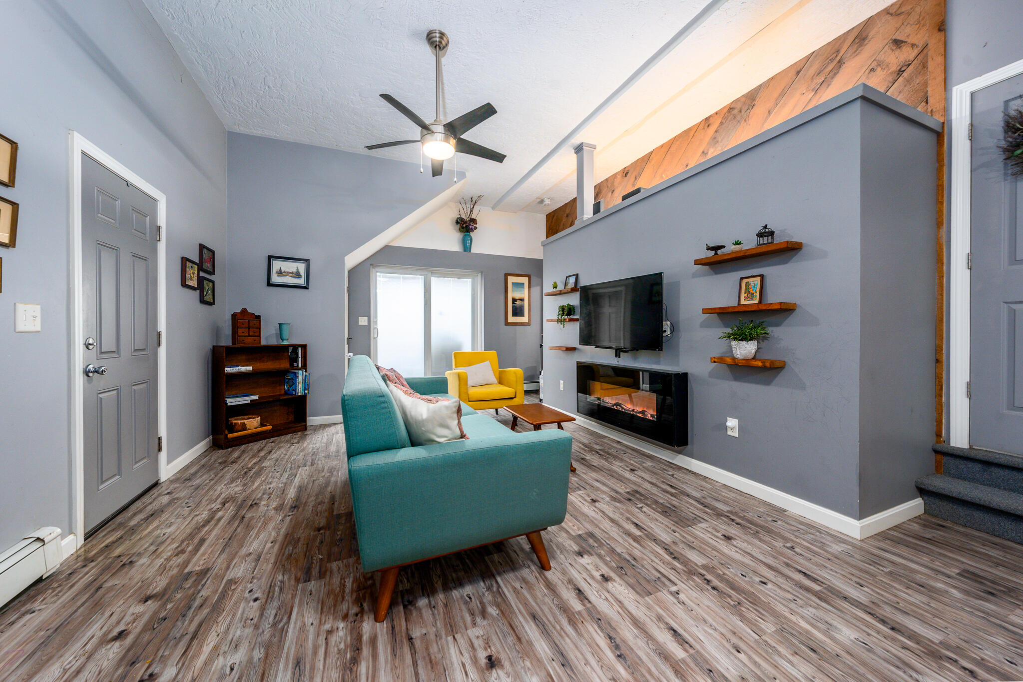 34 Erics Way, Unit G 7 Wellfleet, MA 02667 - Photo 5 of 24 a living room with furniture and a flat screen tv