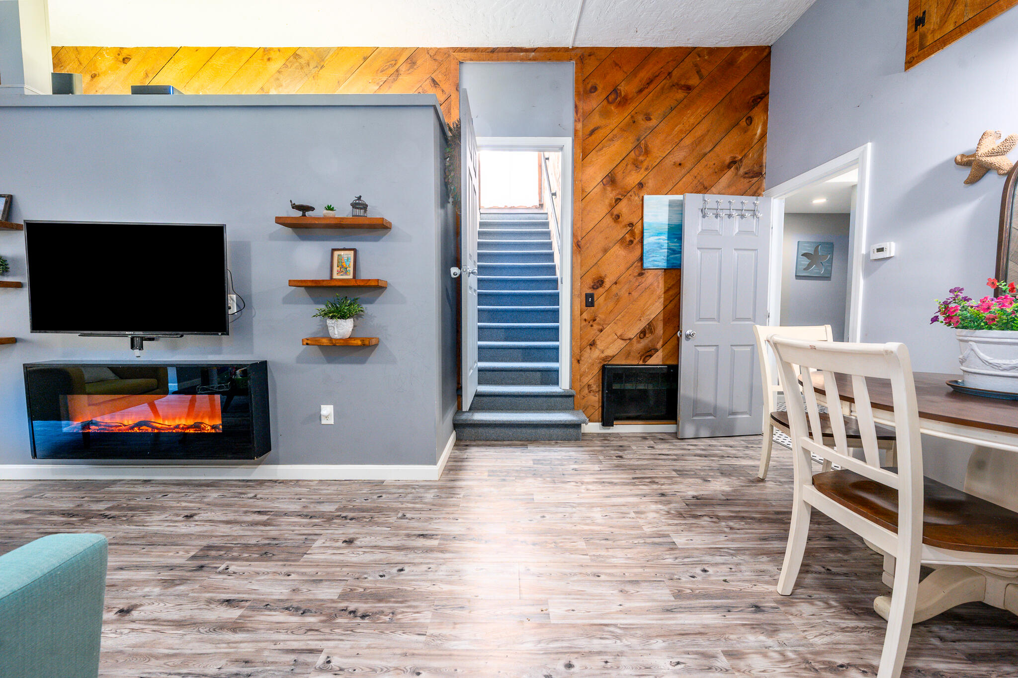 34 Erics Way, Unit G 7 Wellfleet, MA 02667 - Photo 9 of 24 a view of a livingroom with furniture and a flat screen tv