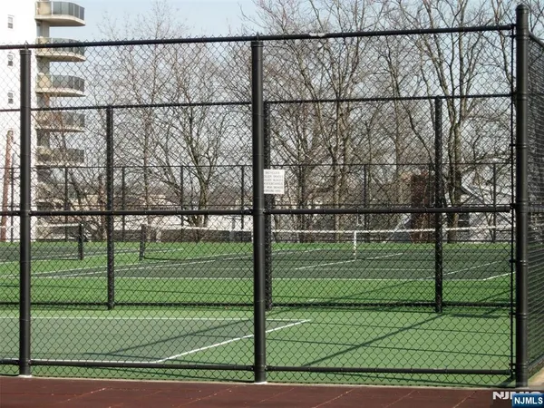$3,600 | 2000 Linwood Avenue, Unit 18X, Fort Lee, NJ 07024