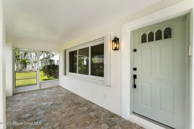 a view of an entryway of the house