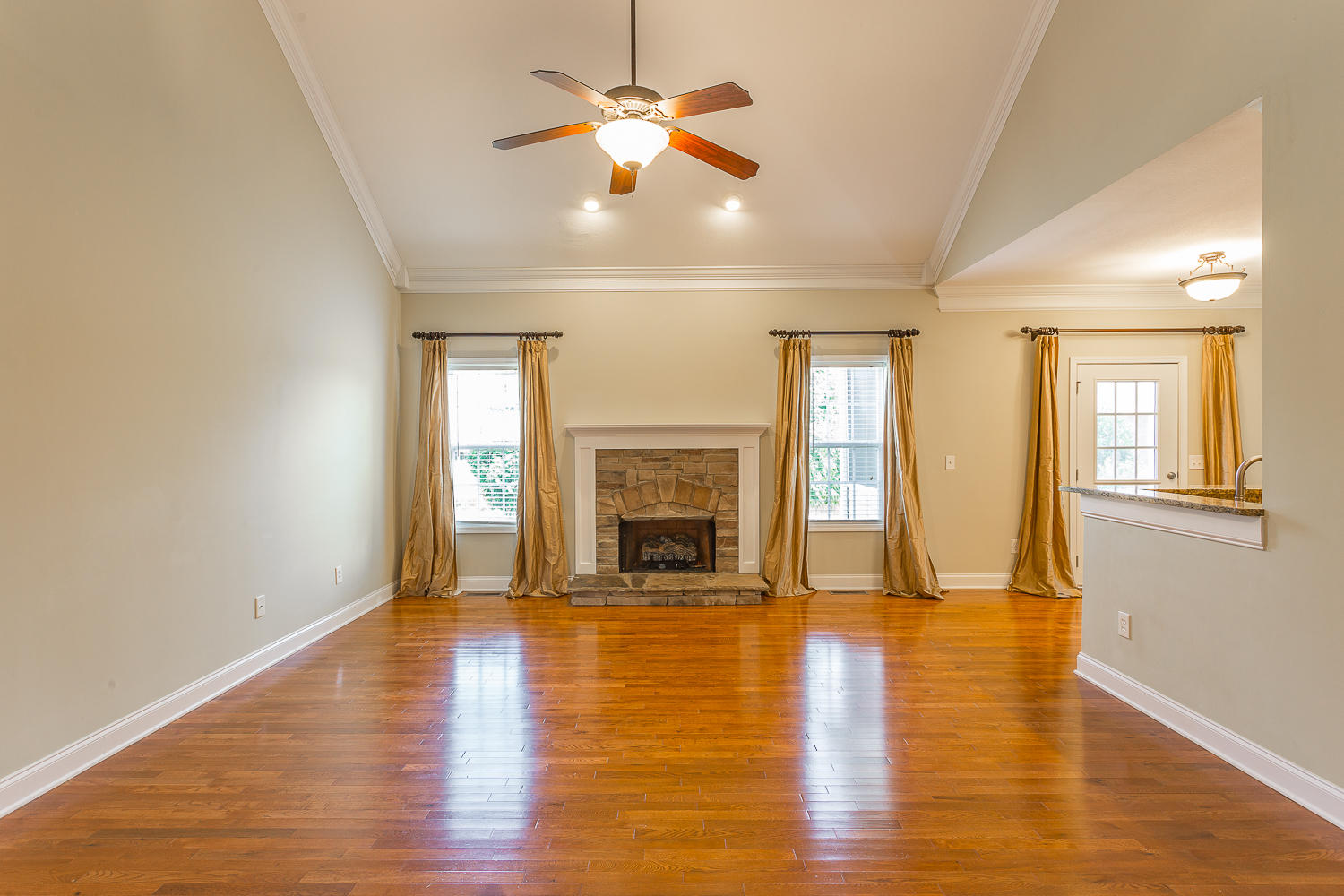 63 East Riley Street Chatsworth, GA 30705 - Photo 5 of 21 63 E Riley HD-5