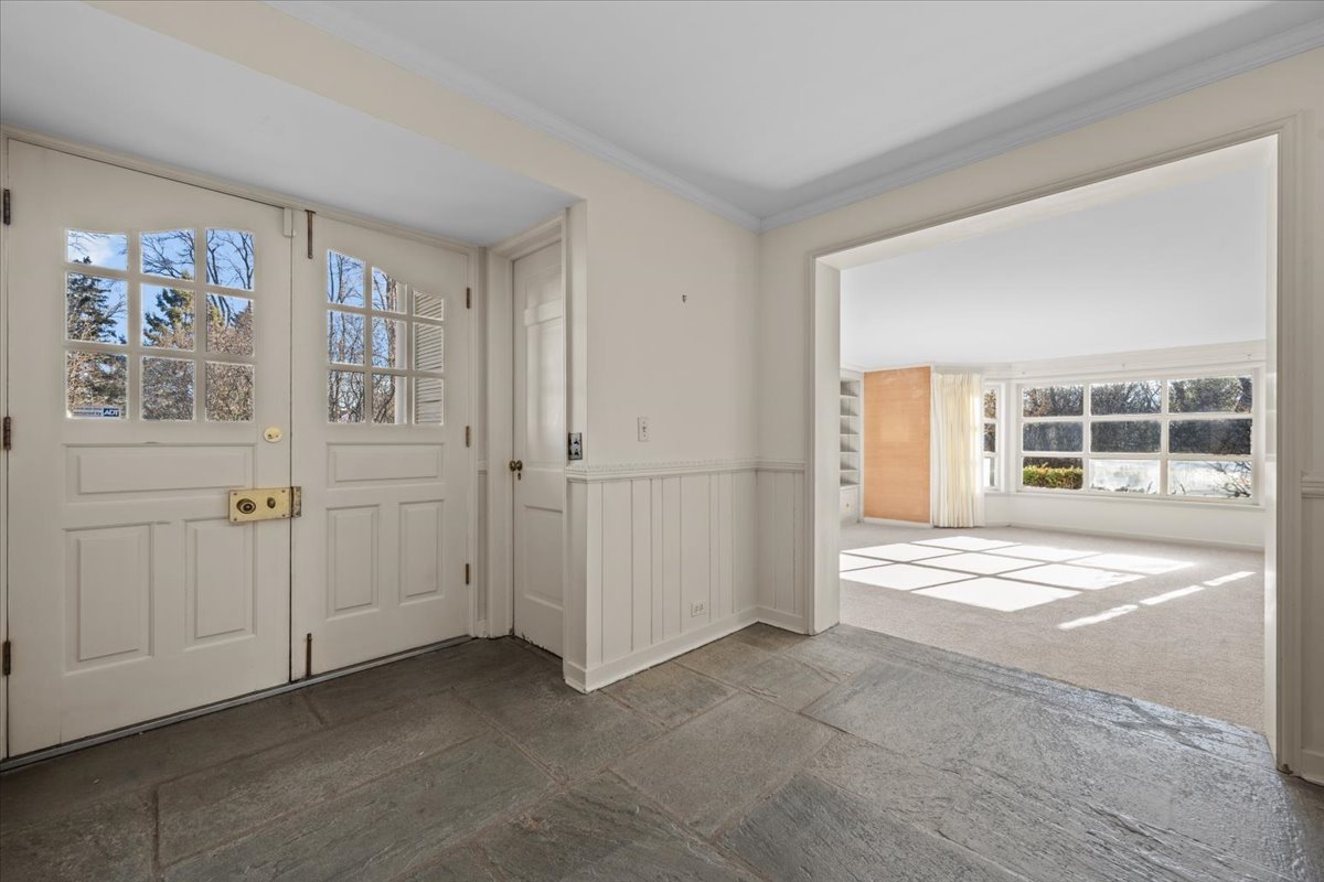 262 Foster Place Lake Forest, IL 60045 - Photo 4 of 27 a view of an empty room with a window