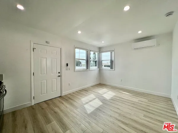 $1,999 | 1321 1/4 Normandie Avenue, Los Angeles, CA 90027