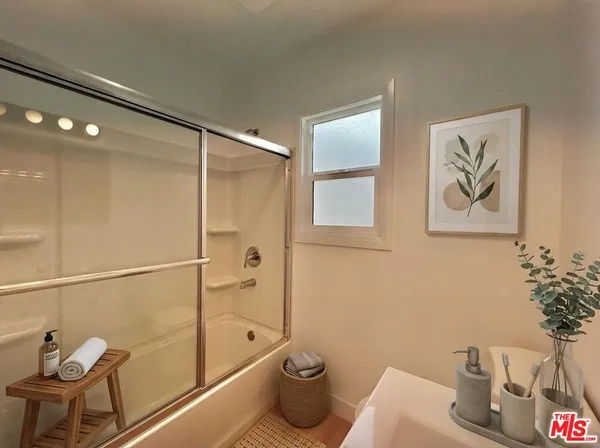 $1,999 | 1321 1/4 Normandie Avenue, Los Angeles, CA 90027