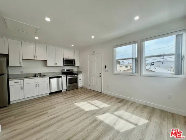 $1,999 | 1321 1/4 Normandie Avenue, Los Angeles, CA 90027