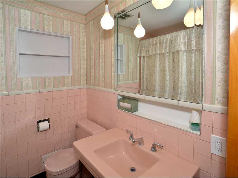 2818 Reiter Road Penn Hills, PA 15235 - Photo 19 of 22 Full Bath.