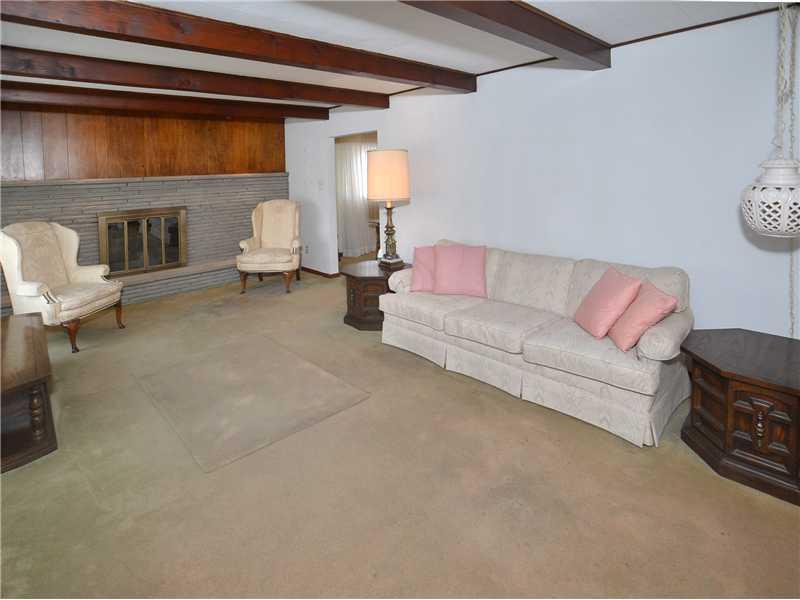 2818 Reiter Road Penn Hills, PA 15235 - Photo 8 of 22 Living Room.