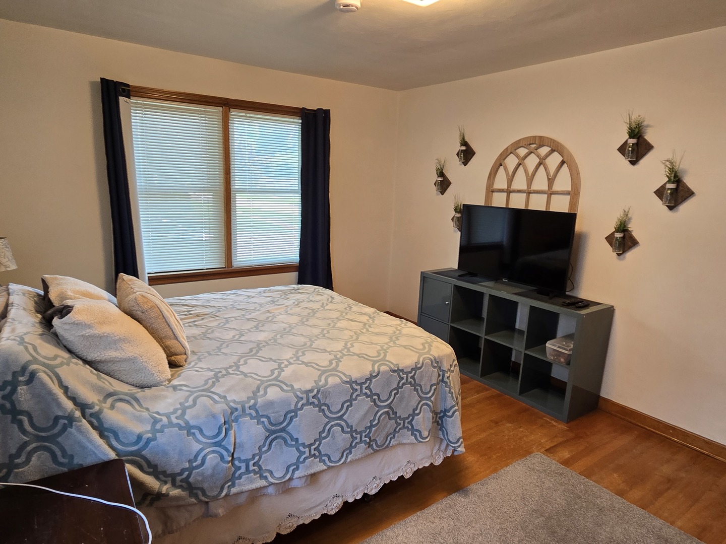 14558 Turner Avenue Midlothian, IL 60445 - Photo 9 of 20 a bedroom with a bed and a window