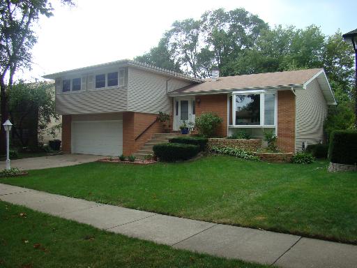 134 Mockingbird Lane Wheeling, IL 60090 - Photo 1 of 7