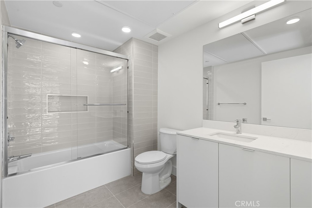 12078 Guerin Street, Unit 103 Studio City, CA 91604 - Photo 5 of 7 a bathroom with a sink a toilet and a bathtub