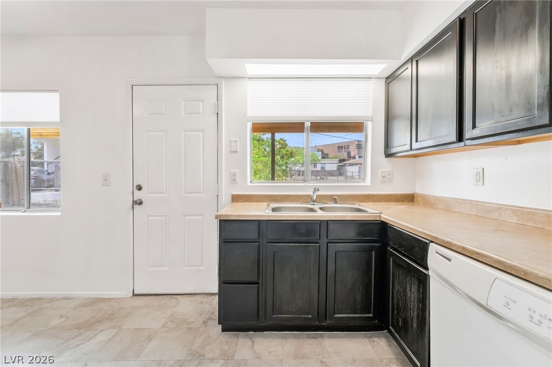 242 Nebraska Avenue Henderson, NV 89015 - Photo 15 of 46