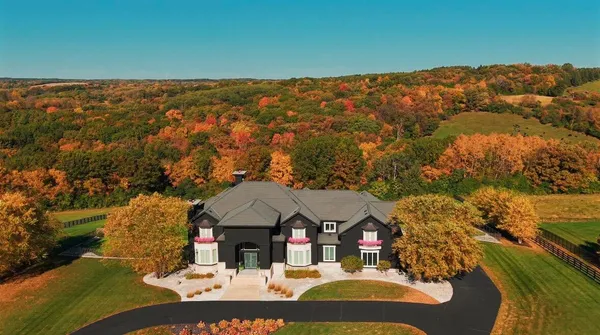 $4,900,000 | S17W28902 Price Court, Genesee, WI 53188