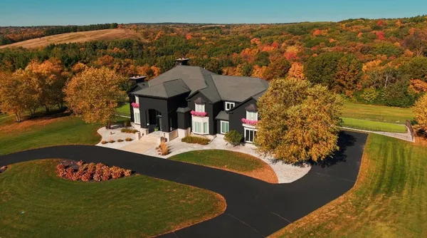 $4,900,000 | S17W28902 Price Court, Genesee, WI 53188