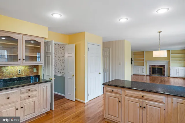 $950,000 | 3216 Nestlewood Drive, Oak Hill, VA 20171