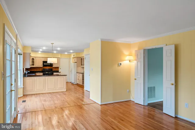 $950,000 | 3216 Nestlewood Drive, Oak Hill, VA 20171