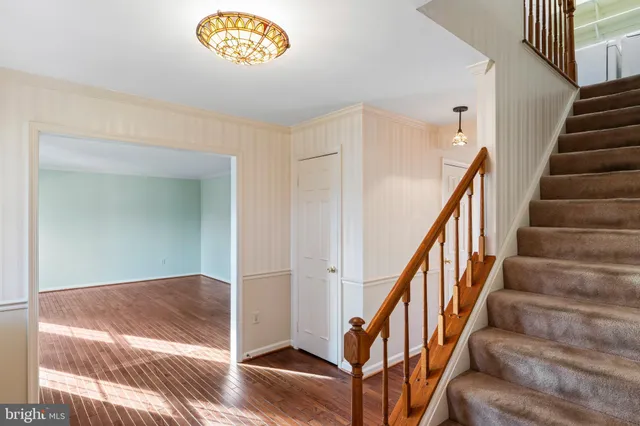 $950,000 | 3216 Nestlewood Drive, Oak Hill, VA 20171