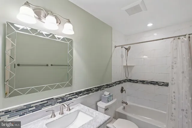 $950,000 | 3216 Nestlewood Drive, Oak Hill, VA 20171