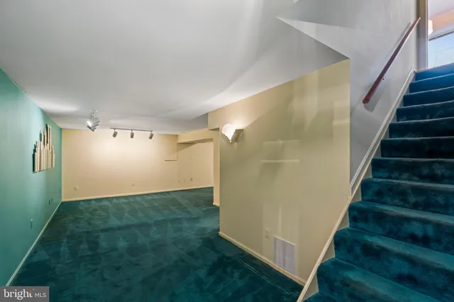 $950,000 | 3216 Nestlewood Drive, Oak Hill, VA 20171