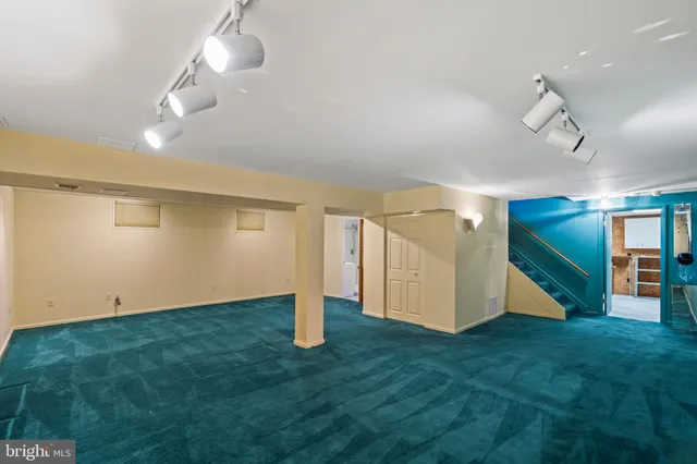 $950,000 | 3216 Nestlewood Drive, Oak Hill, VA 20171