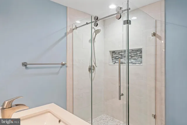 $950,000 | 3216 Nestlewood Drive, Oak Hill, VA 20171