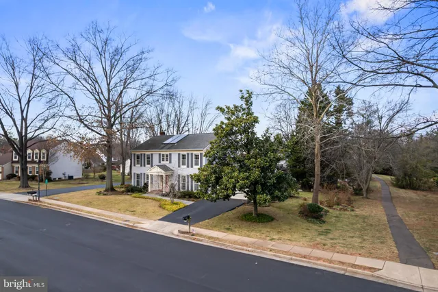 $950,000 | 3216 Nestlewood Drive, Oak Hill, VA 20171