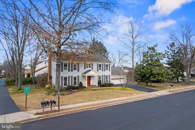 $950,000 | 3216 Nestlewood Drive, Oak Hill, VA 20171
