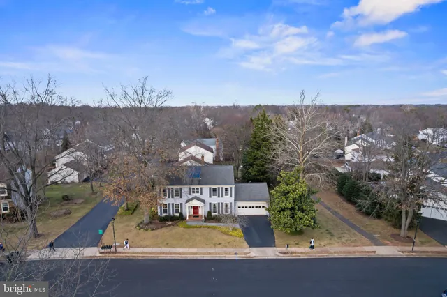 $950,000 | 3216 Nestlewood Drive, Oak Hill, VA 20171