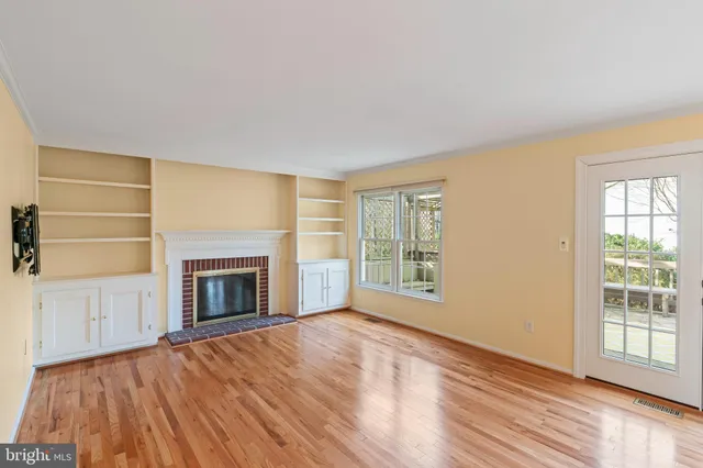 $950,000 | 3216 Nestlewood Drive, Oak Hill, VA 20171