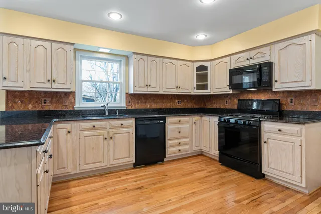 $950,000 | 3216 Nestlewood Drive, Oak Hill, VA 20171