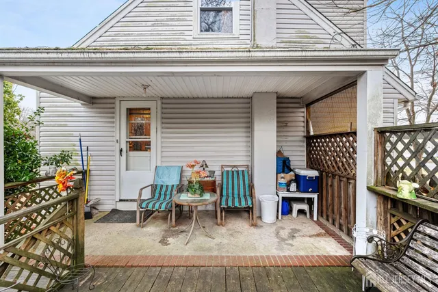 a view of house with outdoor seating space