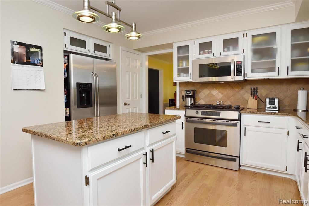 1205 Arms Court Rochester Hills, MI 48307 - Photo 12 of 38