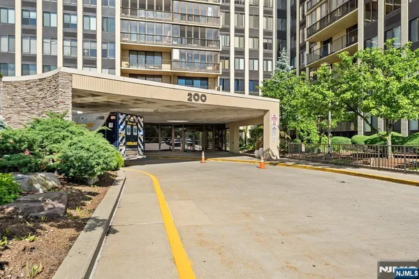 $576,000 | 200 Winston Drive, Unit 2017, Cliffside Park, NJ 07010