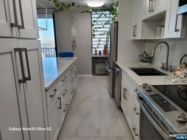 $576,000 | 200 Winston Drive, Unit 2017, Cliffside Park, NJ 07010