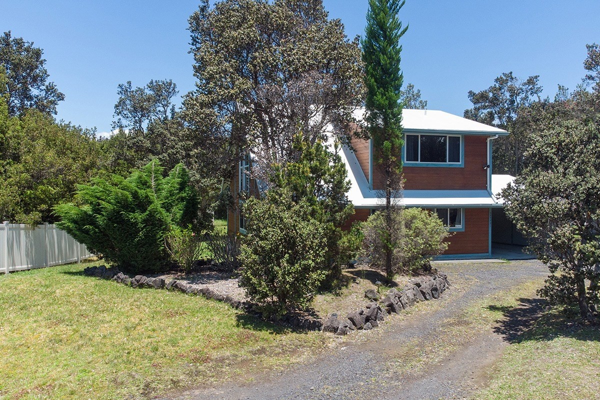 99-7721 Kilau Place Volcano, HI 96785 - Photo 25 of 26 a view of a house with backyard and garden