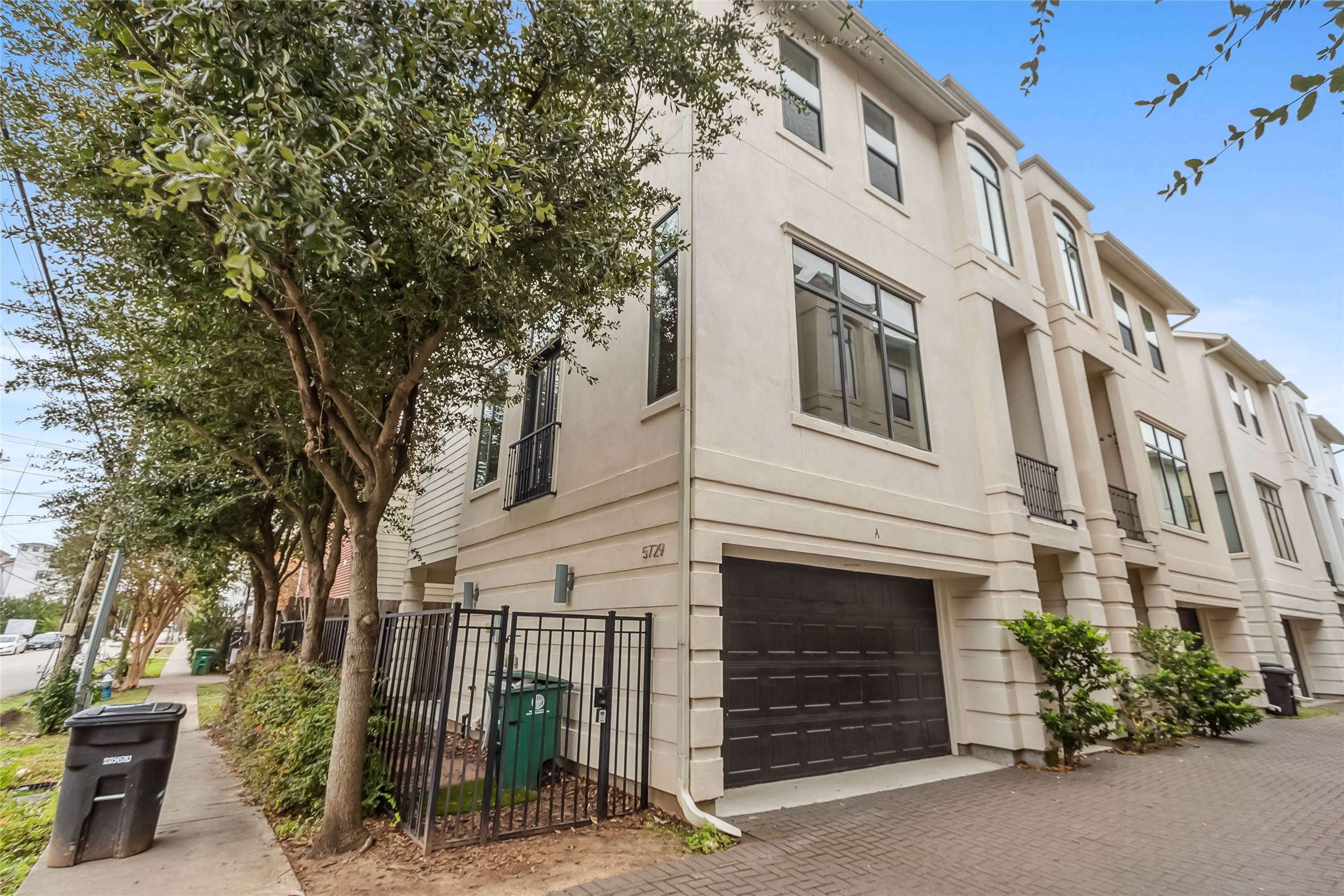 5729 Larkin Street, Unit A Houston, TX 77007 - Photo 23 of 23 a front view of a building