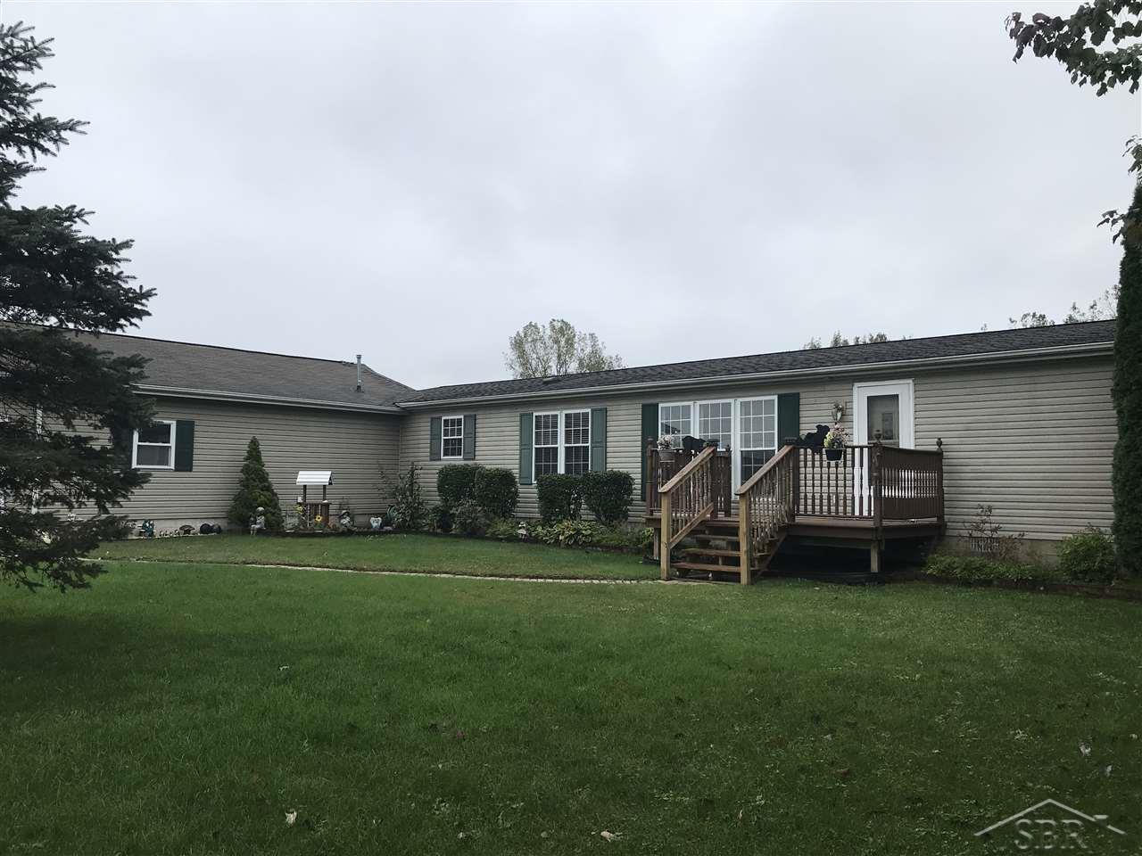 12217 Roosevelt Road Saginaw, MI 48609 - Photo 2 of 35 31361479-1.JPG