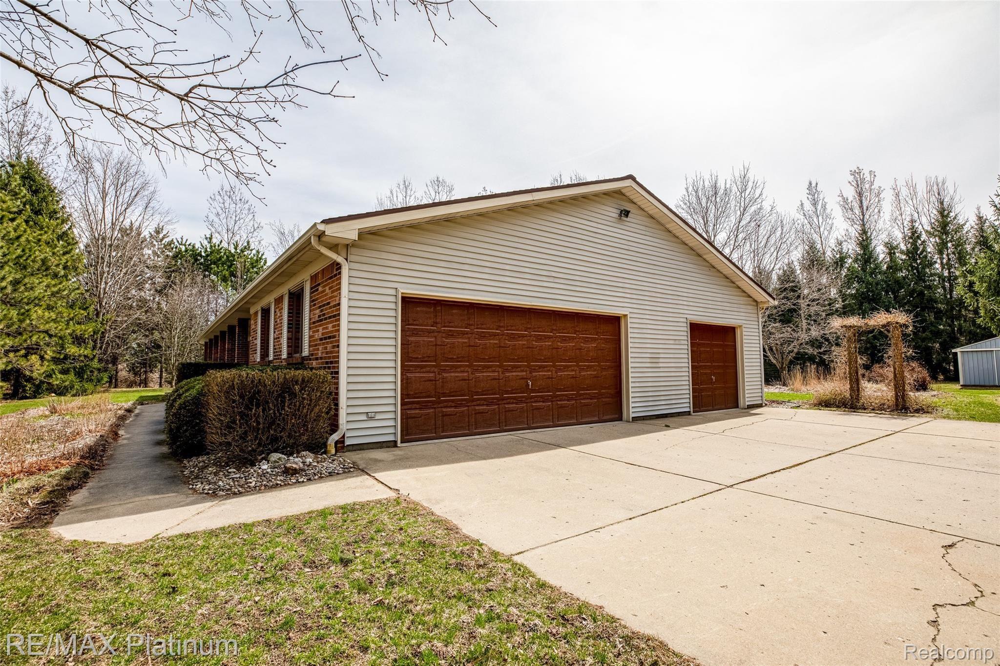 909 Chase Lake Road Howell, MI 48855 - Photo 4 of 37 Check out the huge 3 1/2 car garage!