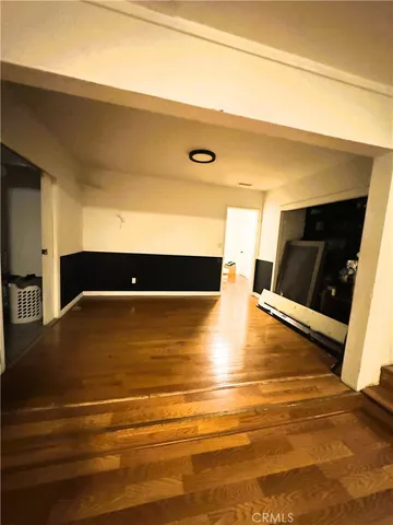 a view of livingroom with furniture