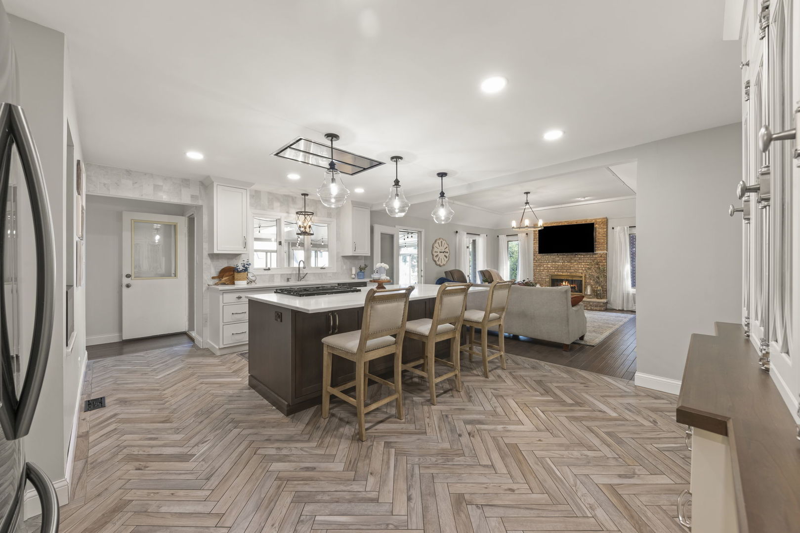 8937 Tara Hill Road Darien, IL 60561 - Photo 4 of 24 a kitchen with stainless steel appliances kitchen island granite countertop a sink and cabinets