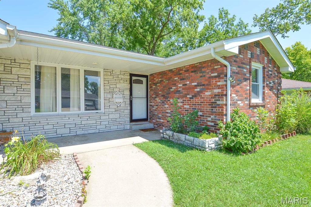 2521 Roney Drive Granite City, IL 62040 - Photo 3 of 30