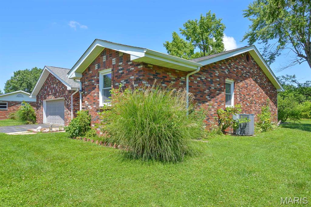 2521 Roney Drive Granite City, IL 62040 - Photo 10 of 30