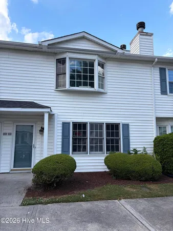 $950 | 3803 Sterling Pointe Drive, Winterville, NC 28590