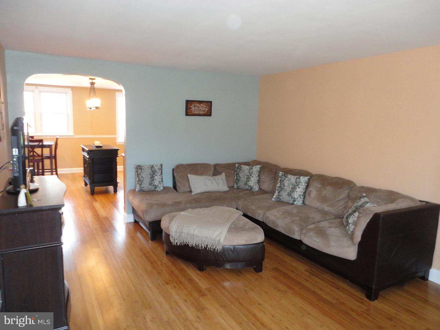 132 Academy Road Clifton Heights, PA 19018 - Photo 4 of 25 Living Room